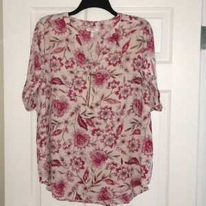 Maurices Short Sleeve V Neck Zip Front Top